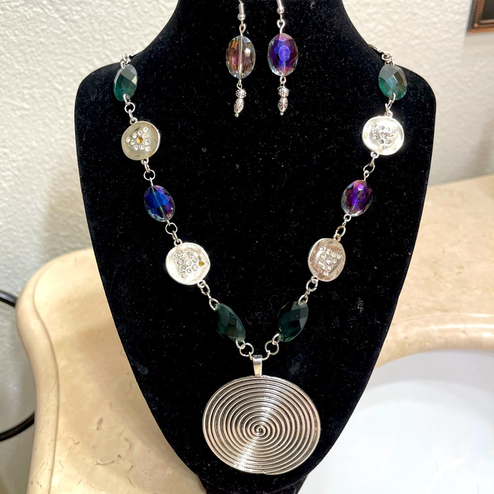 Substantial necklace